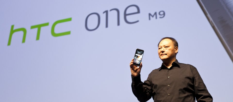 宏達電執行長周永明在MWC上發表年度旗艦手機HTC One M9。
