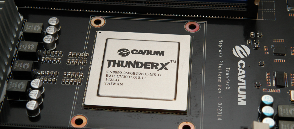 Cavium宣布推出採用ARM v8架構的64位元晶片ThunderX,這系列處理器採用28奈米製程,最多48核心,時脈最高2.5GHz,並支援單路與2路架構的伺服器。