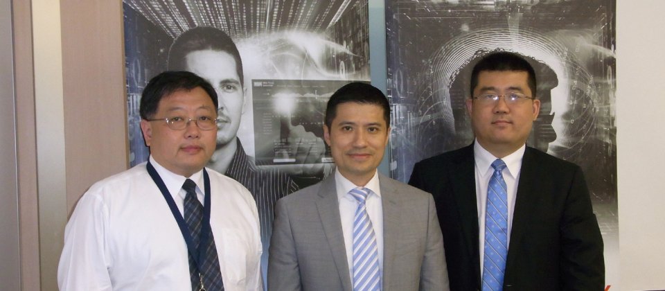 EMC資安部門RSA在國內發表外部威脅管理服務FraudAction,左至右依序為首家採用該服務的第一銀行資訊處副處長王致平、RSA香港暨台灣區經理蘇嘉遜及大中華區詐欺及風險分析業務總監南天。