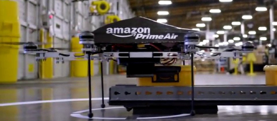 Amazon Prime Air 是一台專門用來送貨的無人飛行器,目標是讓消費者可以在下單的30分鐘內就收到貨品,約可載運2.3公斤的商品。