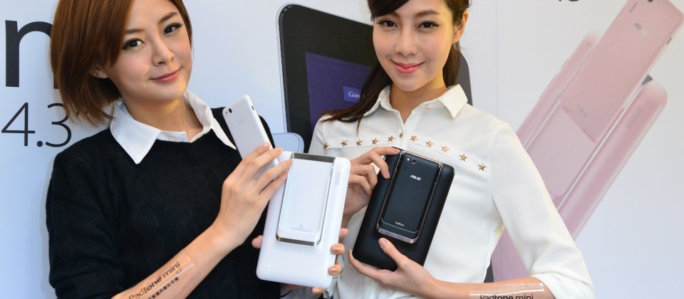 華碩的Padfone變形手機主打手機、平板電腦的混合設計,新發表的Pad mini將相同概念用於4.3吋手機,可變身為7吋平板。