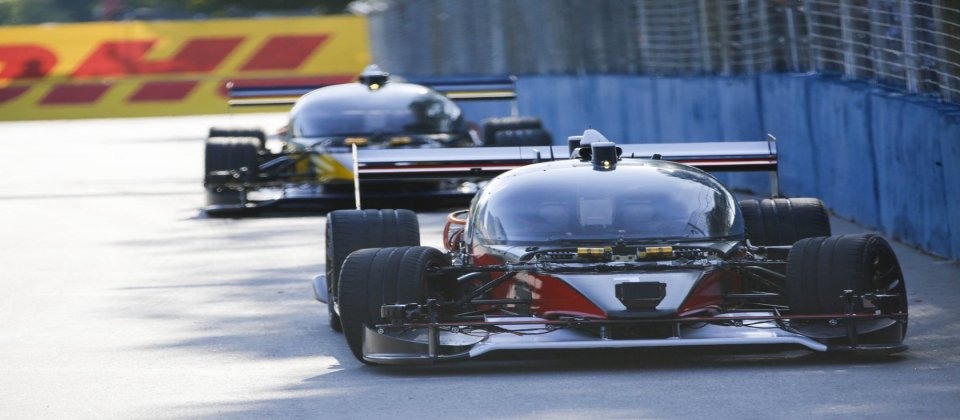 由Formula E電動方程式舉辦的Roborace無人駕駛車賽事,最近在阿根廷舉行首場專業級自動駕駛車比賽測試,以兩輛無人駕駛的電動車展開高速競賽,其中一輛車更一舉創下將近兩百公里時速的最速記錄。