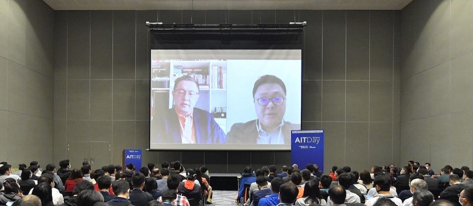 FireEye亞太區系統工程副總裁黃獻順(上圖右),在臺灣資安大會親自錄了一段影片,以情境模擬的演出方式,通過資訊長與資安部技術主管對話,來提出供應鏈攻擊的重點和防禦建議。