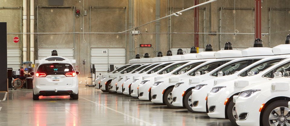 Waymo這間無人車工廠,未來生產過程是要將自動駕駛系統整合到他們為車隊購買的車輛中,包括Fiat Chrysler Automobiles與 Jaguar Land Rover車款。