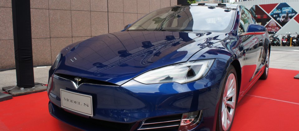 Model S。