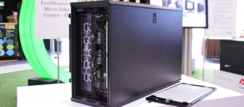 這款6U的微型資料中心,整合了不斷電系統、硬體設備、遠端機架監控系統、安全監控系統、散熱系統在內,可說是麻雀雖小、五臟俱全。