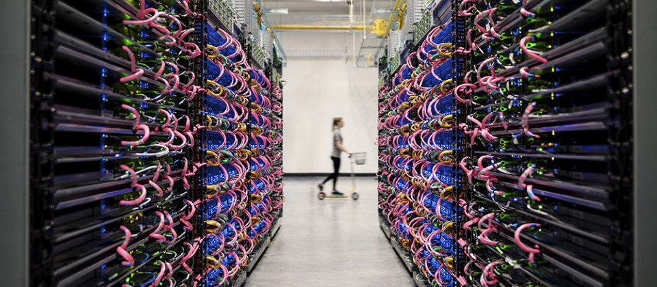 Google資料中心內部的TPU設備