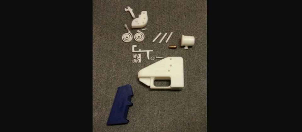 用3D列印製作出的手槍元件。