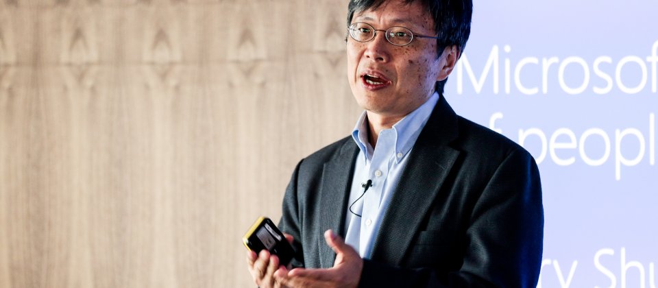 微软去年9月宣布成立AI研究事业群,集结7500位电脑科学家进行各项AI研究,并由执行副总裁Harry Shum领军,在伦敦的微软AI活动中,Harry首次公开揭露微软内部的AI研究实验室Microsoft Research AI。