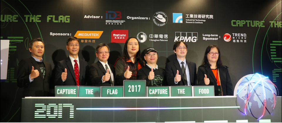 連續舉辦兩天的HITCON CTF競賽,首度加上創意,以美食街以及物聯網烤箱的方式呈現,在記者會中,科技政委唐鳳表示,資安是一種對現況的挑戰,對政府而言,如何提供一個沙盒的保護做創新,是政府的責任。