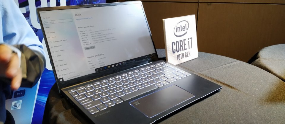 英特爾展示採用6核心代號Comet Lake的第10代處理器筆記型電腦。預計今年底將有90多款採用第10代Core處理器的產品上市。