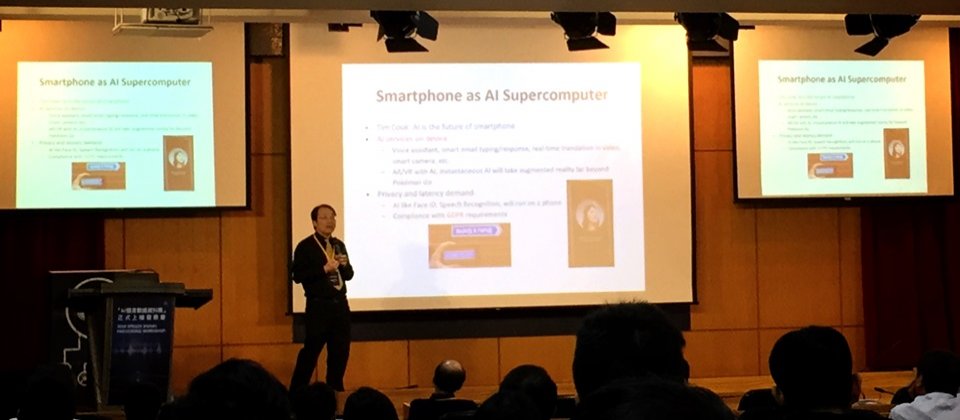 Google臺灣董事簡立峰指出,未來智慧型手機將會由語音助理主導,而以關鍵字搜尋引擎(Search Engine)起家的Google,致力要成為以語音為主的搜尋代理(Search Agent)。