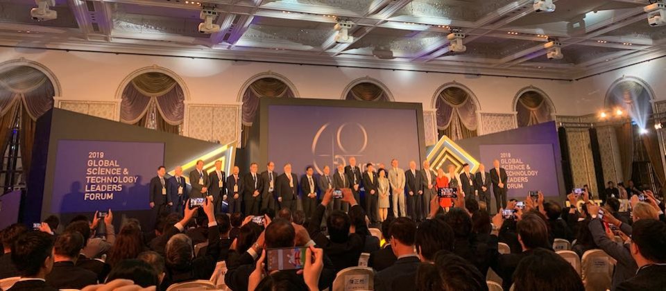 科技部慶祝60周年,也邀集了國際學術領袖和國內科研機構代表等300多人,來進行全球科技領袖高峰論壇,聚焦於4大主題,包括了全球科技發展的重大挑戰與策略、全球科技趨勢、企業與創新、國際科技合作和網路建構等。