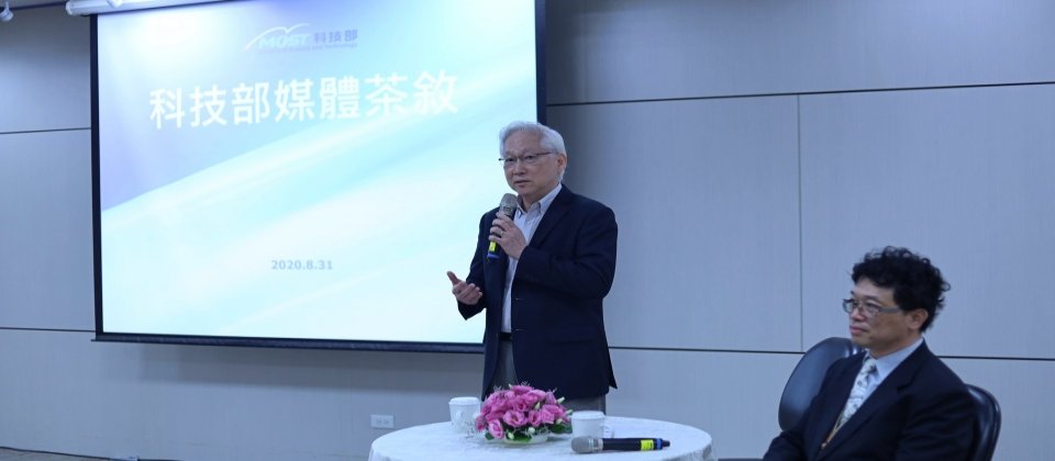 科技部長吳政忠表示,雖然明年科技發展計畫總預算有小幅成長,但受到武漢肺炎疫情影響,預算更為吃緊,未來也需要更精準的管理,把錢用在刀口上。