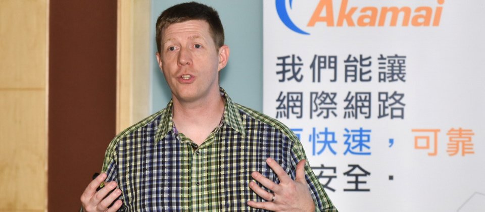 曾一手創立Akamai客戶安全事件應變小組的Akamai日本暨亞太區安全部門技術長Michael Smith表示,面對日新月異的網路惡意攻擊,企業在事件應變處理作法上,也開始有了和以往不同作法,從以前強調迅速應對攻擊本身,將損害降至最低,到現在開始著重建立企業IT系統的快速復原能力(Resilience ),以快速恢復企業原本正常服務運作。
