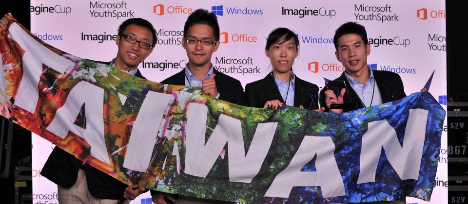 成大學生組隊SMART Crew拿下微軟潛能創意盃世界公民分類項目競賽的第二名。