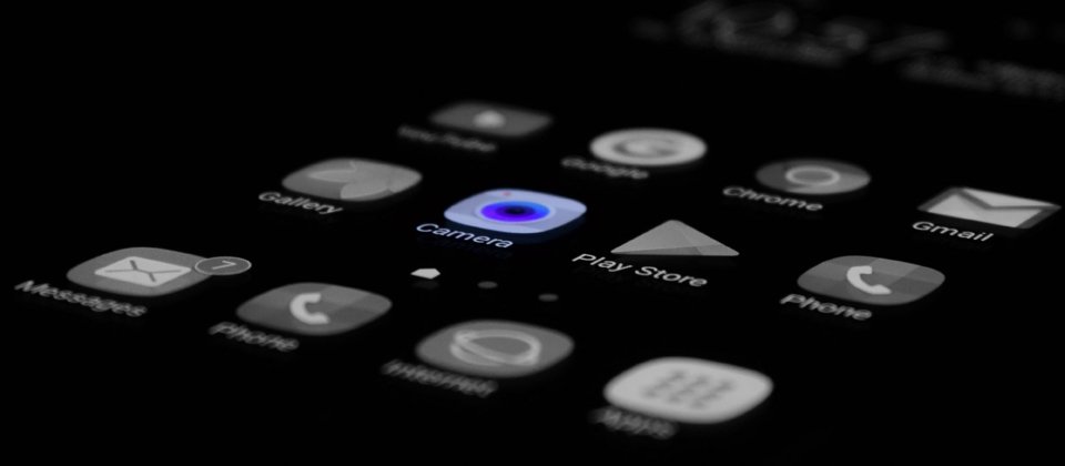 Android 11將要求手機上的App只能使用手機內建的相機程式。(Photo by Pathum Danthanarayana on unplash)