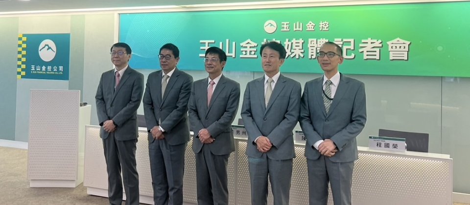 玉山金控今日舉辦法說會,在會前記者會中,玉山金控董事長黃男州解釋打造新一代行網銀的目的。(攝影:李昀璇)