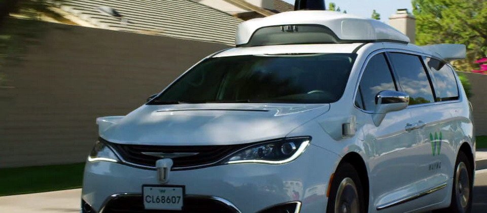 初期Waymo將優先開放鳳凰城地區原Waymo One測試用戶搭乘使用,接下來幾周,也將會在兩大行動平臺Android與iOS上架,讓更多當地民眾都能用。