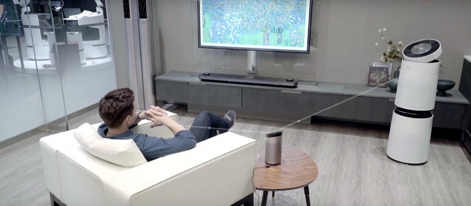 LG ThinQ Speaker不只能播放高品質音樂,還能與家中眾多的LG智慧家電整合,包括了智慧冰箱、洗碗機、洗衣機,以及吸塵器等產品,只要說出「Ok Google」就能喚醒Google Assistant來控制家中電器開關,或做為其他智慧應用。