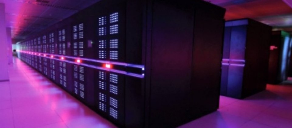 位於中國國防科技大學的天河二號浮點運算速度達 33.86 petaflop/s,為第二名Titan的近二倍。