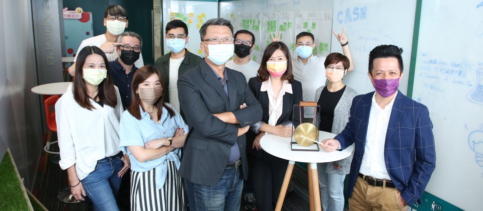中國信託數位金融處是推動EdgE客戶旅程重設計的核心團隊,負責導入標準化執行方法論,建立典範與共用綜效,近年更從金控轄下推動數位轉型的單一部門,成為中國信託背後賦能、整合的軍火庫。