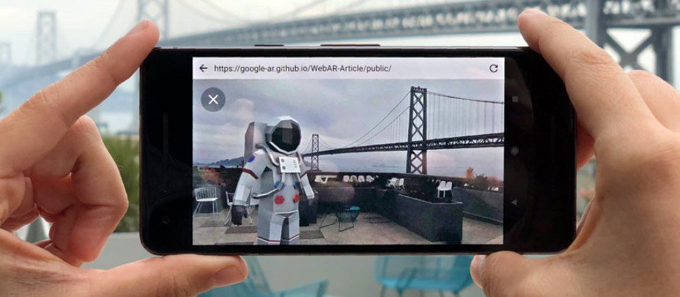 Google還介紹一個原型的3D模型查看器(3D model viewer),示範如何將AR內容帶進Web。他們利用Three.js建立這個響應式模型查看器,讓開發者更容易取得WebGL繪圖運算能力,且適用任一支援AR的瀏覽器。