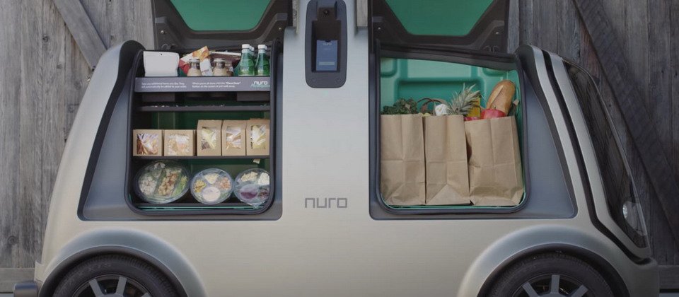 Kroger以自家ClickList訂購系統整合Nuro的小型自駕車,顧客可藉由Nuro的App來訂購,自駕車收到商品訂單後就會能自動將物品送到顧客家門前,不用出門就能補充日常必需品。