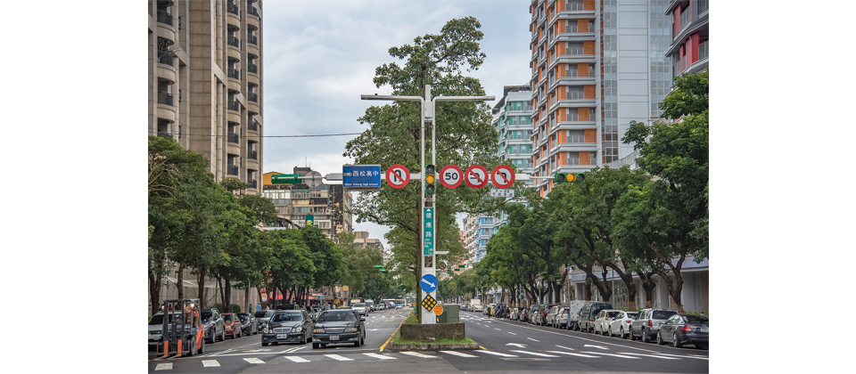 今年1月,臺北市與光寶科技合作,在北市健康路上部署多個智慧IoT路燈共桿,開始採用邊緣運算架構,甚至要將機器學習與AI帶進路燈,這也是臺灣第一個結合邊緣運算的智慧城市應用實例。(圖片來源/光寶科技)