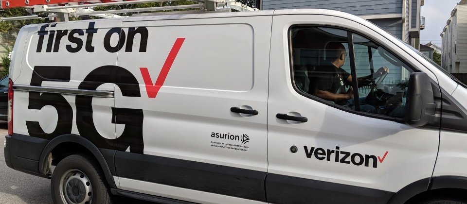 被PCMag視為真正值得5G稱號的是Verizon的5G網路,在列入這波測試的18個城市中,其5G速率最快可達2Gbps,而且延遲低於10ms,已可實現全新的擴增實境或虛擬實境應用。可惜的是,每個城市的5G覆蓋率最多只有11%,有時可得性還低至2~3%。(圖片來源/Verizon)