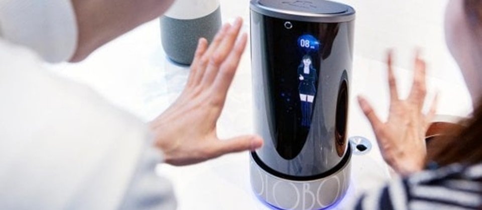 SK Telecom在今年MWC會上展示3D全息成像的虛擬助理Wendy,能面對面與使用者互動,更讓虛擬助理從語音走向影像。