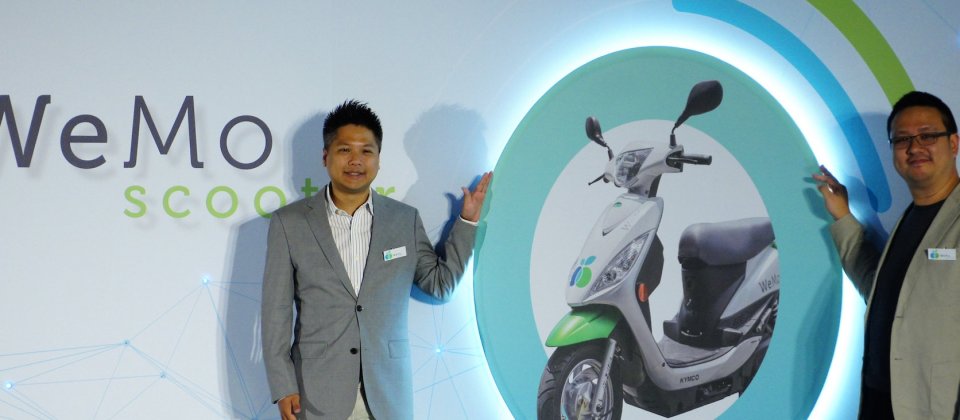 左為WeMo Scooter創辦人暨執行長吳昕霈,右為技術長鄭捷。