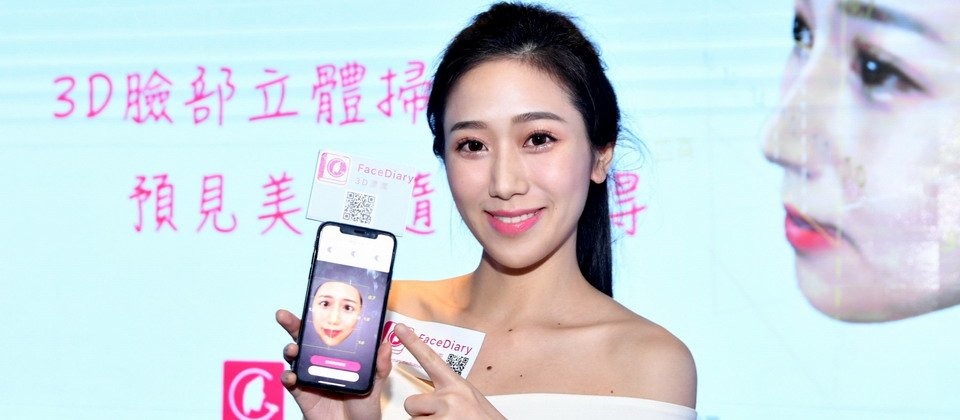 透過這款FaceDiary App,使用者整型前就能先透過手機AR換臉試看看滿不滿意,再決定要不要整臉,或是整形成誰的臉。該App已上架,但只支援iPhoneX系列。目前,該團隊正在開發鼻子的3D整形模擬功能,未來將陸續加上下巴、嘴唇與眼睛等模擬功能。