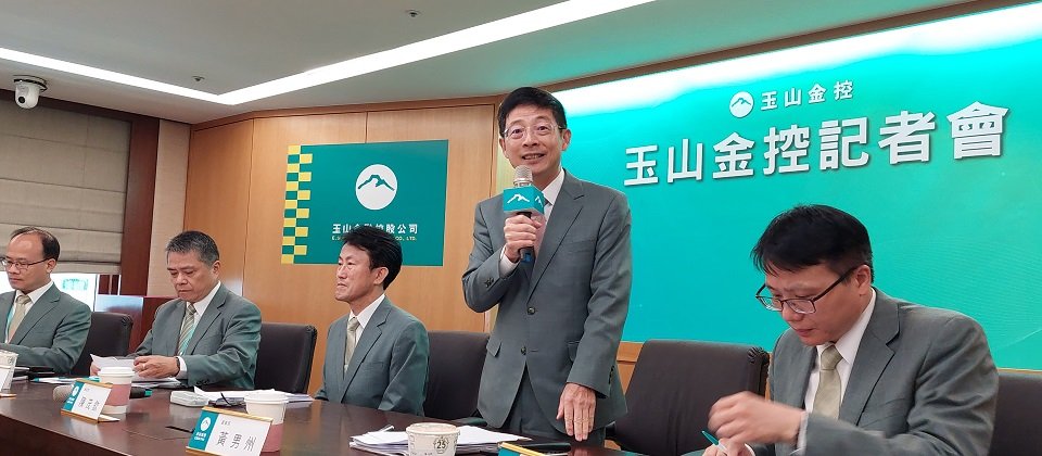 玉山金控昨日召開法說會,玉山金控董事長黃男州強調要達到端對端數位化願景。(攝影:王宏仁)