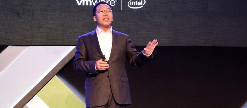 IDC中國區副總裁暨首席分析師武連峰指出,直至2027年,全球企業將有8成以上完成數位轉型,在此之前,企業若要加速數位轉型,得先以新KPI進行績效評估。(攝影/李靜宜)