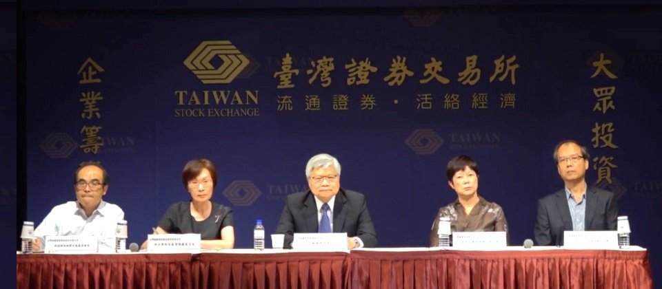 今年8月,臺灣最大半導體代工龍頭台積電,因為新機臺上線過程的疏於防範,導致惡意軟體的感染,緊急發出公告並召開記者會,引起企業與民眾的關注。在此資安事件的影響下,國內各家高科技製造業也變得更關注這樣的威脅,如何改善既有生產線不夠安全的問題,成為討論焦點。(圖片來源/翻攝自蘋果日報)