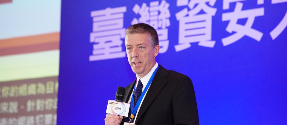 Google Cloud國際資安合作負責人Christopher B. Porter在2025臺灣資安大會揭露現階段攻擊者運用AI的最新態勢。攝影/iThome