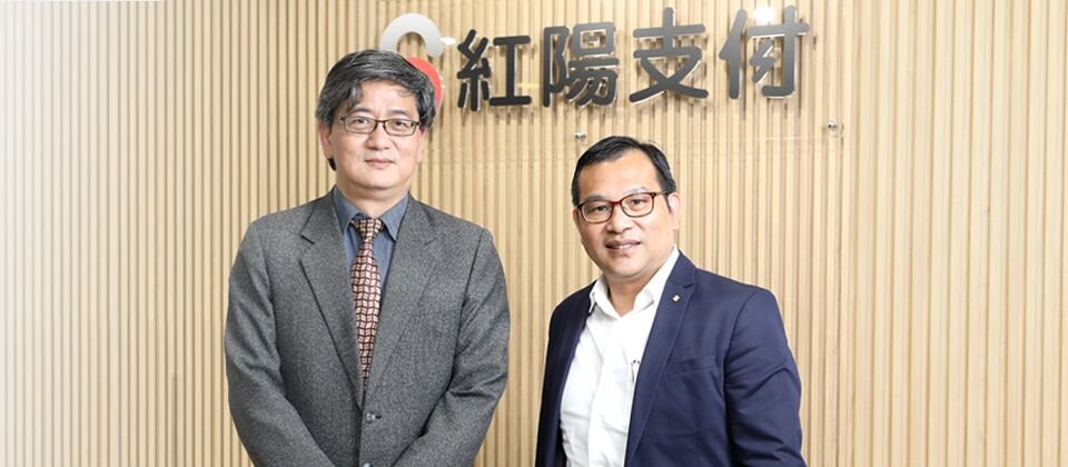 左:紅陽科技營運長許世村資深副總 右:紅陽科技總經理黃懸德