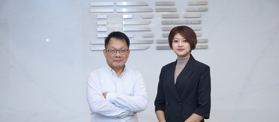 (左)群環科技產品規劃部資深產品業務經理 董國明(右)IBM軟體事業群資料與人工智能解決方案業務代表 于煥洵