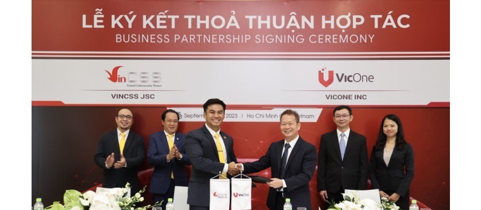 VicOne與VinCSS簽署MOU來強化雙方在汽車網路安全防護上的合作。左一:VinCSS副執行長Philip Hung Cao,左二:VinCSS執行長暨創辦人Simon Trac Do。
