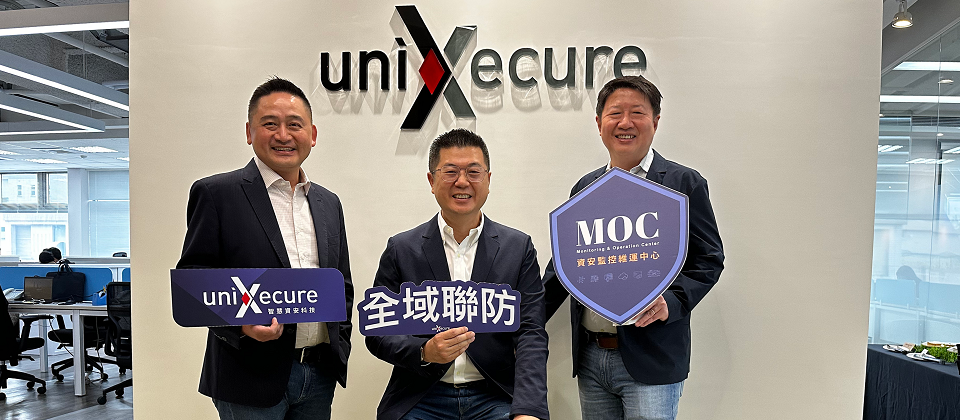 (左起)智慧資安科技副總經理李文謙、精誠集團副總經理暨智慧資安科技董事長詹伊正、智慧資安科技總經理吳建和