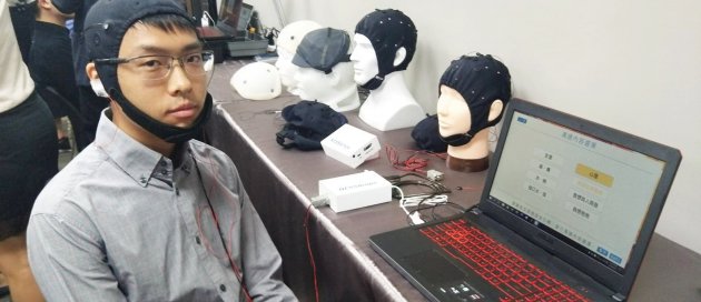 漸凍人腦波掃描及解碼演算法,能針對中後期漸凍症病患腦波進行AI判讀,藉此來判斷病患要表達的意思。
