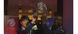 PWN2OWN TOKYO 2019駭客競賽,由Richard Zhu及Amat Cama組成的Fluoroacetate團隊,贏得Master of Pwn winners。(圖片來源/Zero Day Initiative)