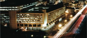 位於美國華盛頓哥倫比亞特區的FBi總部，日夜運作不息。