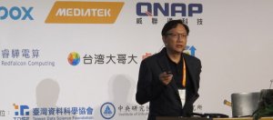 HTC健康醫療事業部總經理張智威,就算是只有小量真實數據的醫療解讀難題,藉助遷移學習,也能訓練出高準確率的預測模型(攝影/何維涓)。