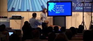 在示範中研究人員拿著智慧型手機對準一隻背脊犬(Ridgeback)拍攝,研究人員問Cortana這是什麼狗?手機回答是 ridgeback。