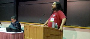 第一份GNU GPLv3草案是由Richard Stallman在在美國麻州劍橋的麻省理工學院發起的。