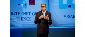 思科國際部資訊長VC Gopalratnam表示,思科數位轉型的一大關鍵,就是要朝向多雲(Multi-Cloud)架構來發展,而建立雲端原生應用、可程式化基礎架構,以及多雲端安全政策,是要發展多雲的先決條件。(圖片來源/思科)