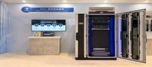 中華電信展現AIDC領先實力,於2026智慧城市展示「AIDC極簡模組機房」,提供標準化模組設計與彈性選配,協助企業快速部署AI運算環境